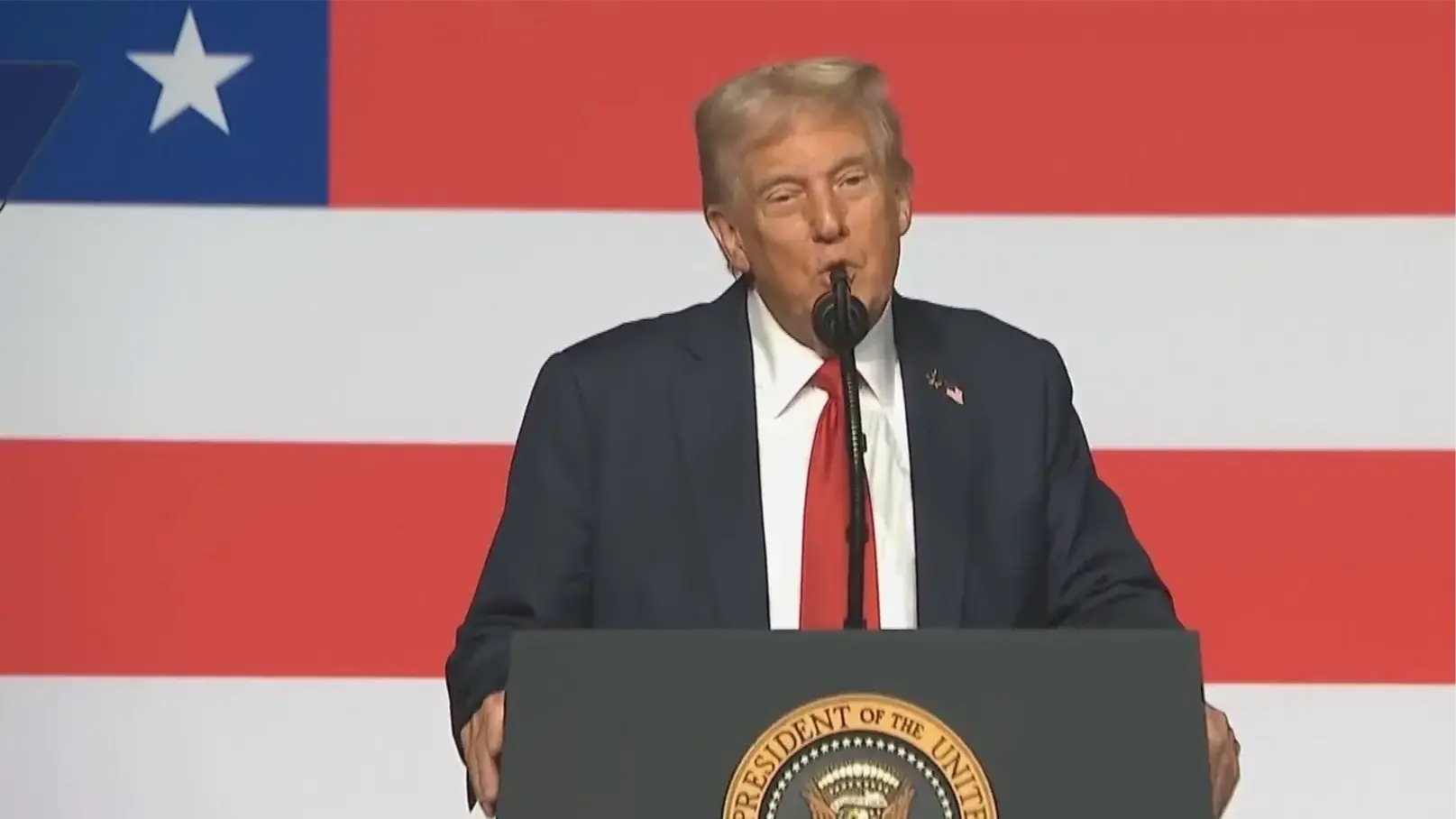 Ông Trump phát biểu trước hàng trăm tướng lĩnh Mỹ tại Virginia